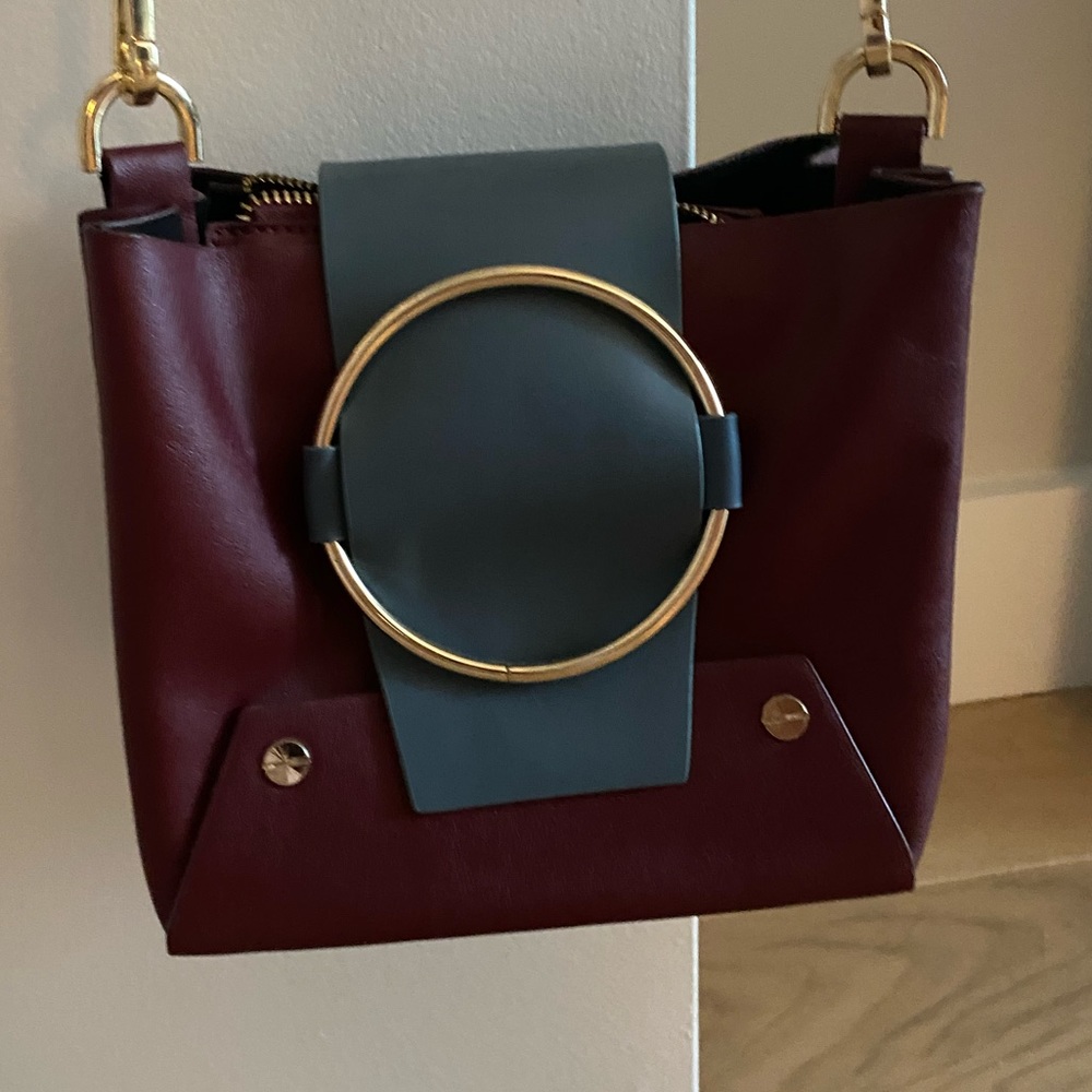 BURGUNDY CROSS BODY BAG! EAST VILLAGE FIND